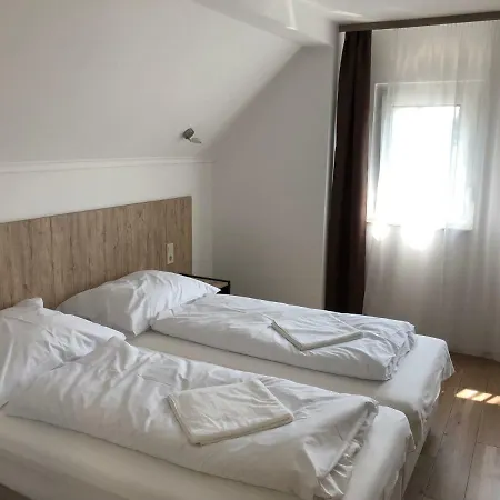 Duna Vendeghaz بيت ضيافة Fadd-Dombori