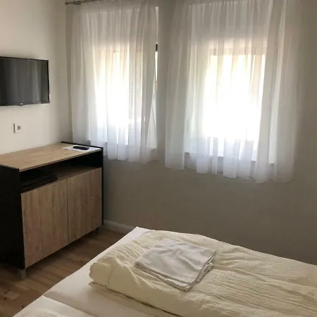 Duna Vendeghaz بيت ضيافة